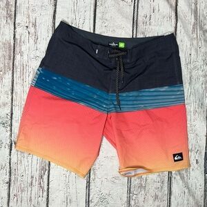 Quicksilver Summer Board Shorts Bathing Suit Swim Trunks Men's Surfer